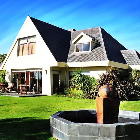 Mandalay Beach Guest House Bloubergstrand Exterior photo